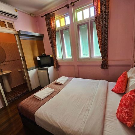 Samsen Sam Place Бангкок Экстерьер фото
