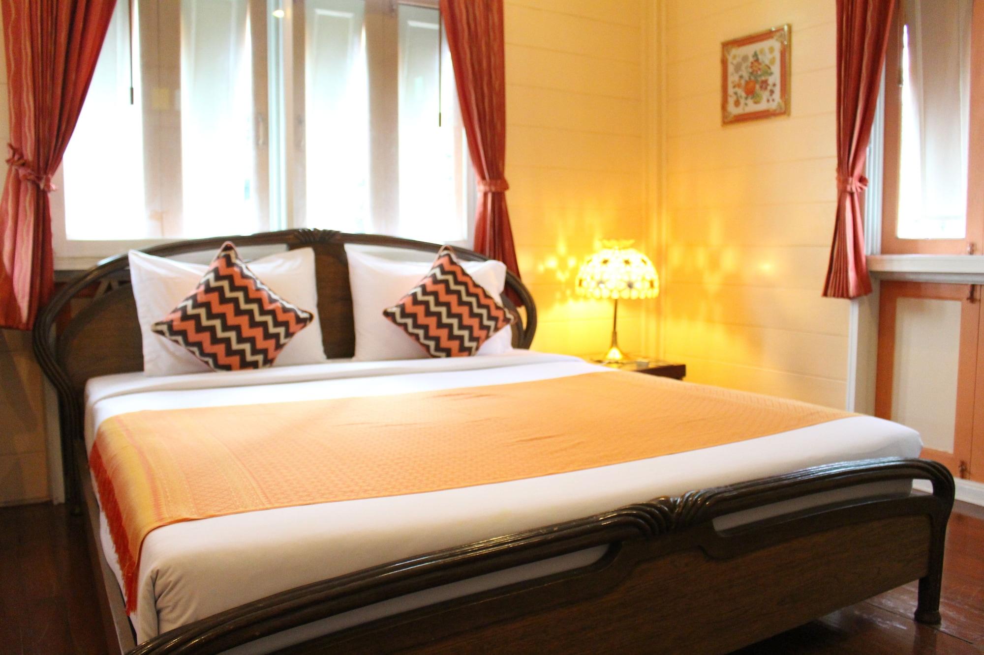 Samsen Sam Place Бангкок Экстерьер фото