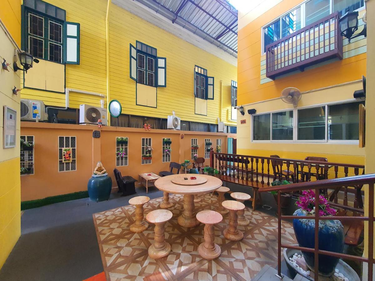 Samsen Sam Place Бангкок Экстерьер фото