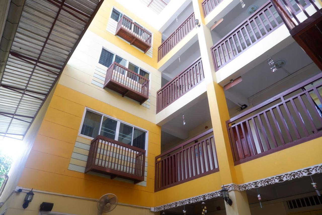 Samsen Sam Place Бангкок Экстерьер фото