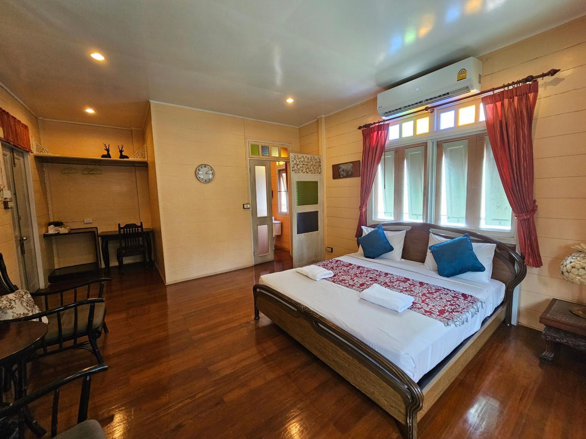 Samsen Sam Place Бангкок Экстерьер фото