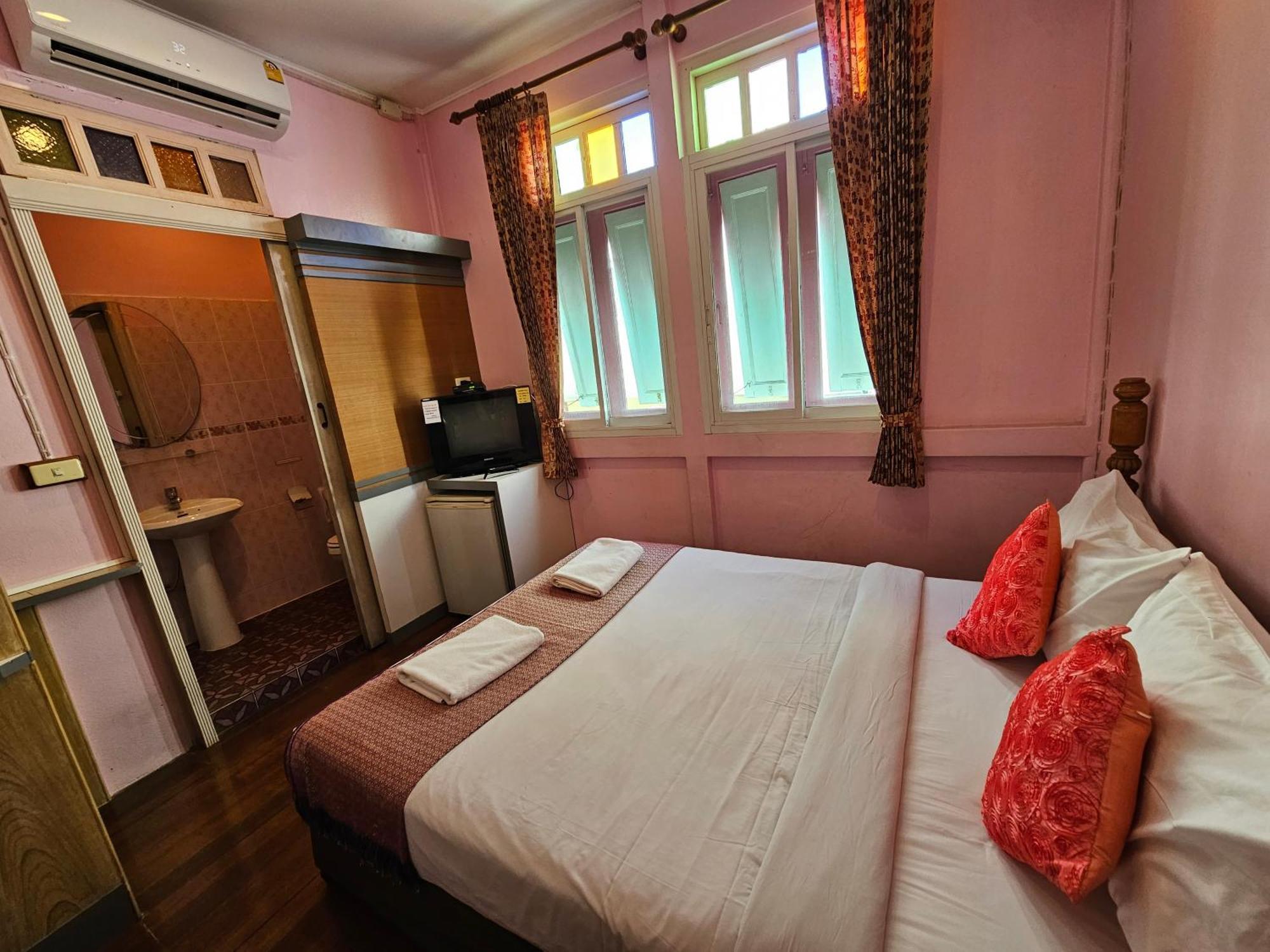 Samsen Sam Place Бангкок Экстерьер фото