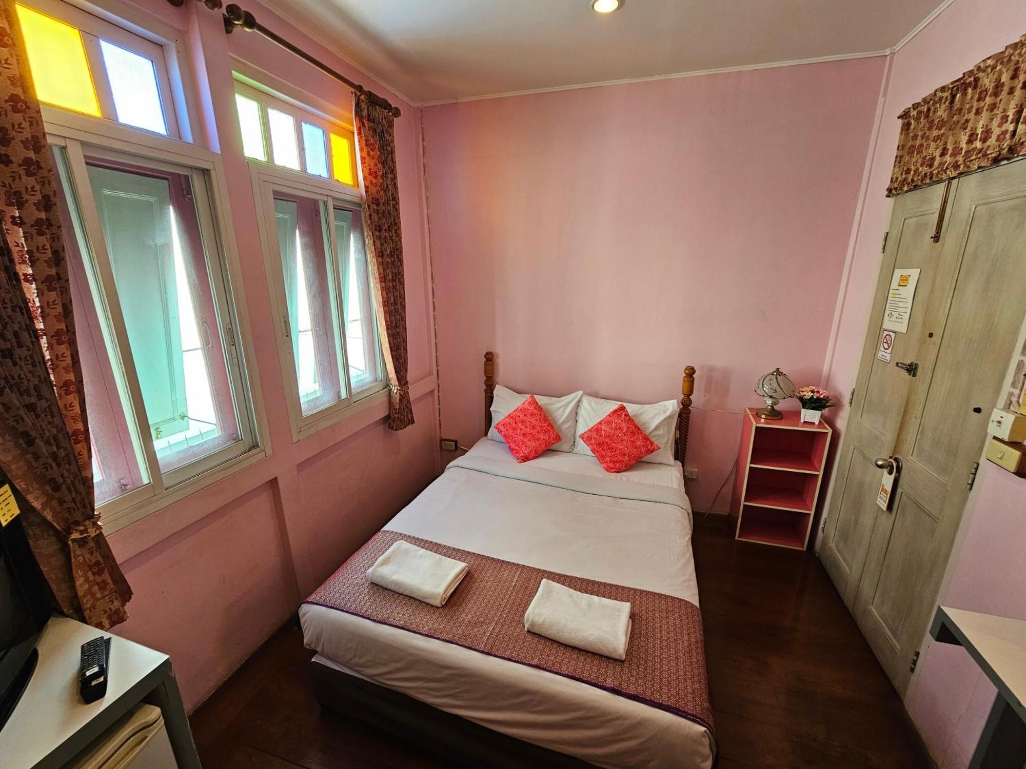 Samsen Sam Place Бангкок Экстерьер фото
