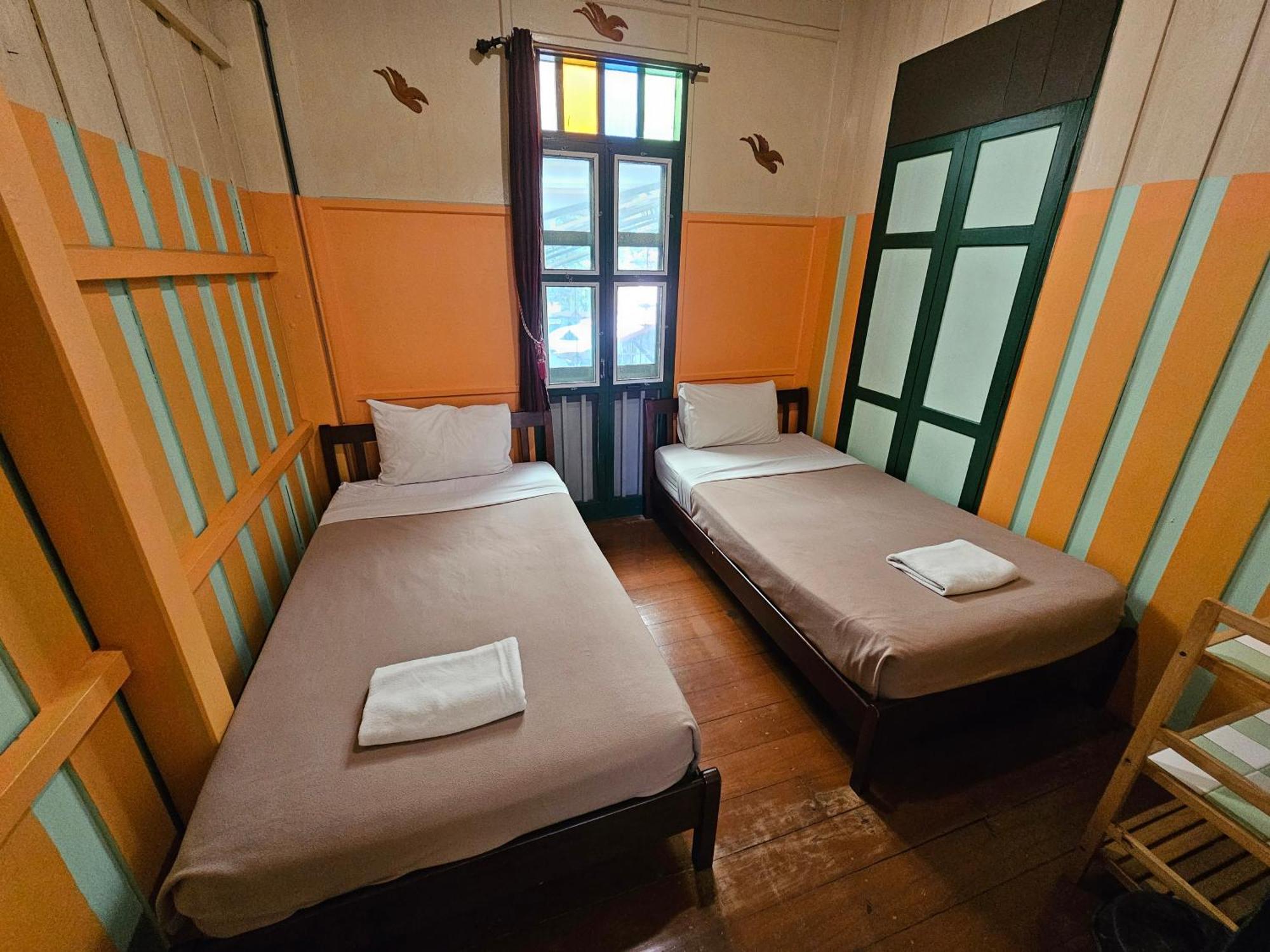 Samsen Sam Place Бангкок Экстерьер фото