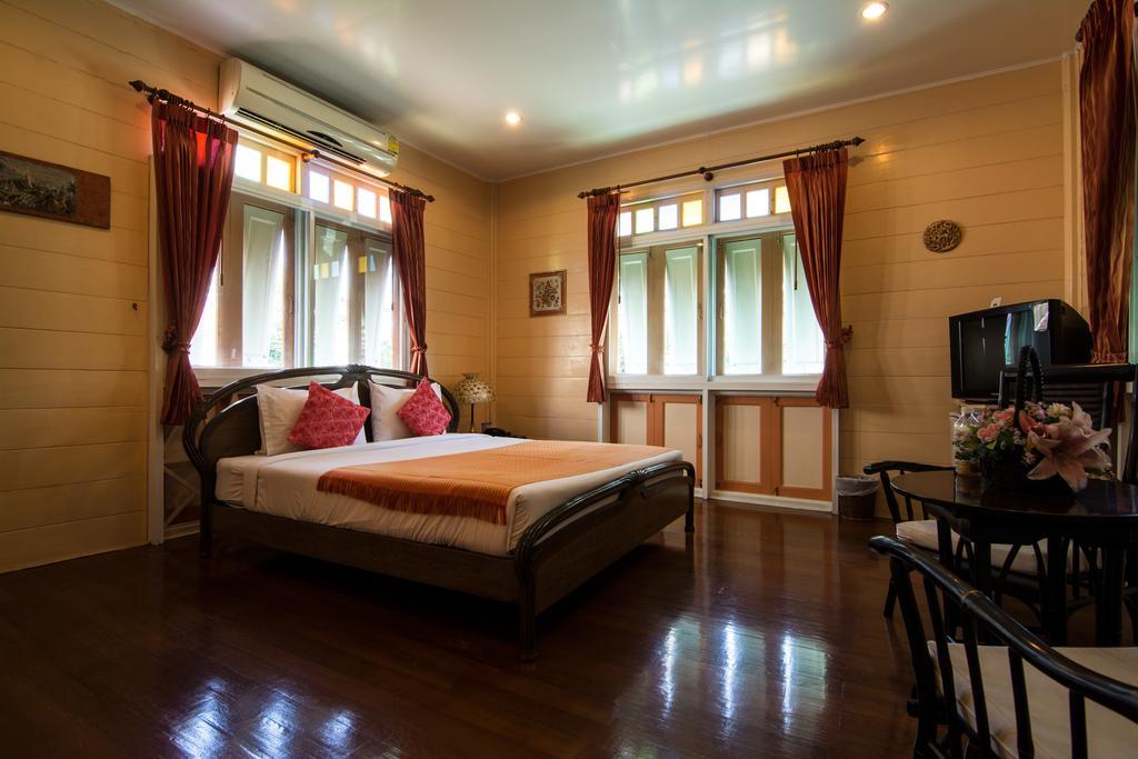 Samsen Sam Place Бангкок Экстерьер фото