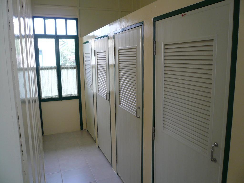 Samsen Sam Place Бангкок Экстерьер фото