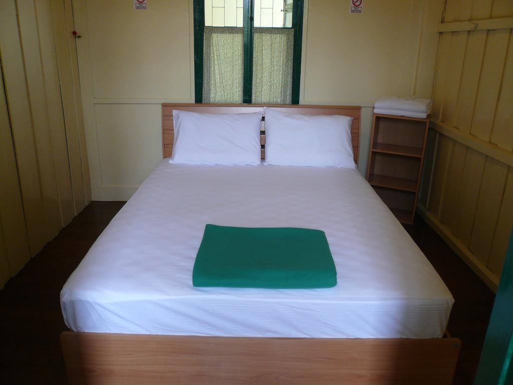 Samsen Sam Place Бангкок Экстерьер фото