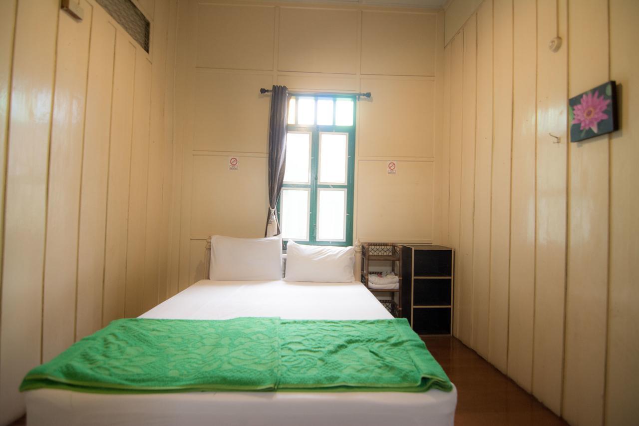 Samsen Sam Place Бангкок Экстерьер фото
