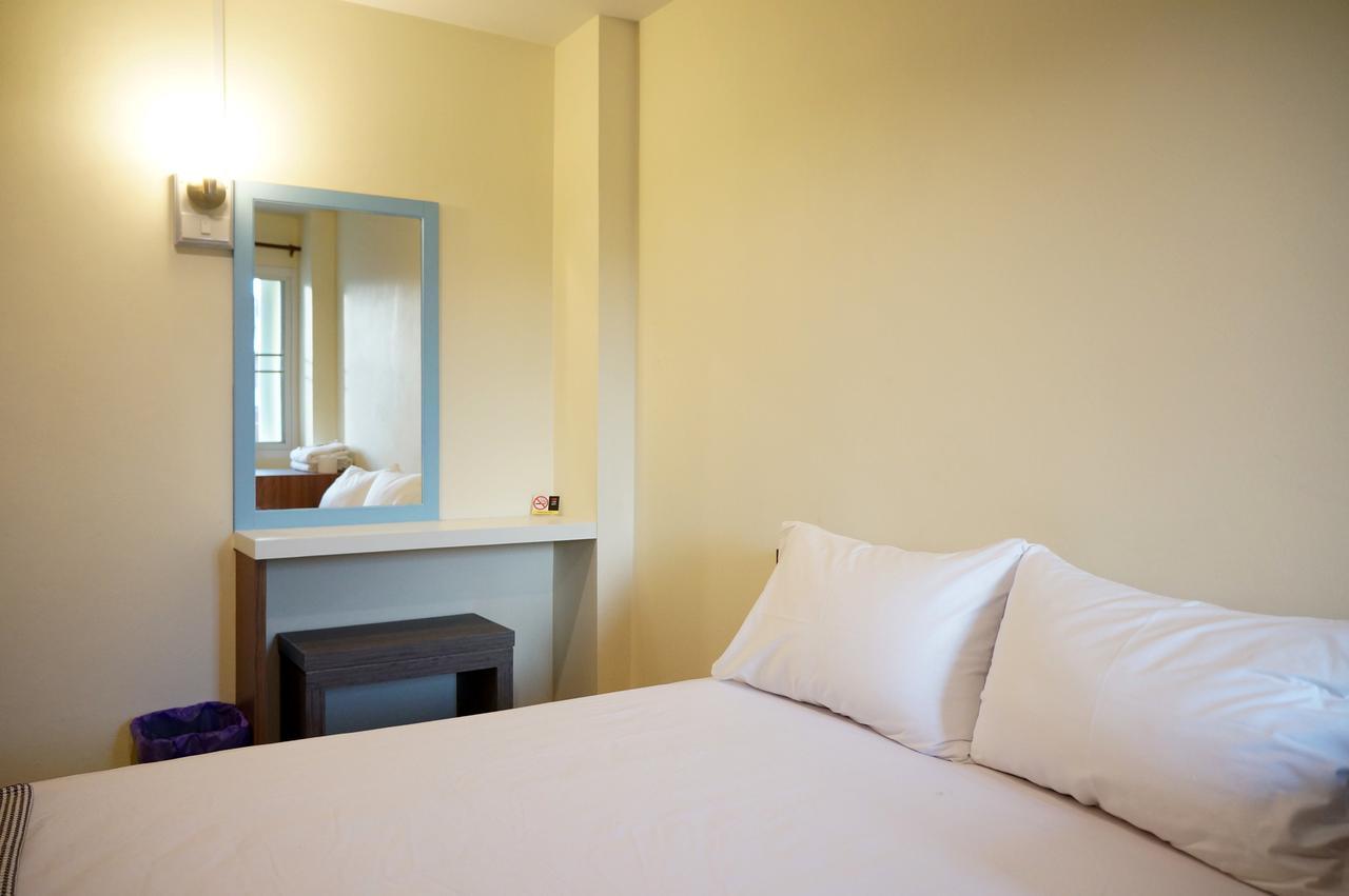 Samsen Sam Place Бангкок Экстерьер фото