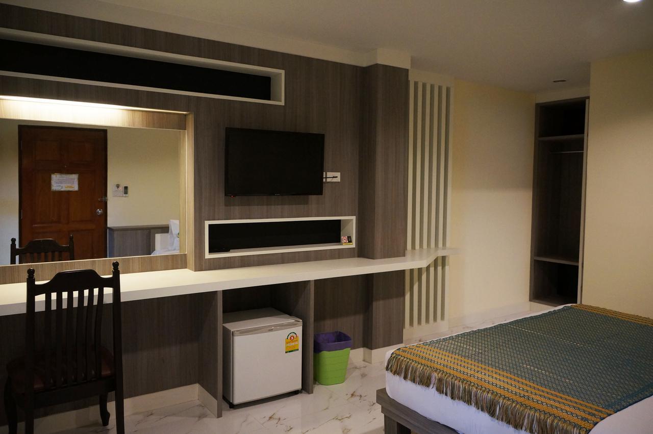 Samsen Sam Place Бангкок Экстерьер фото