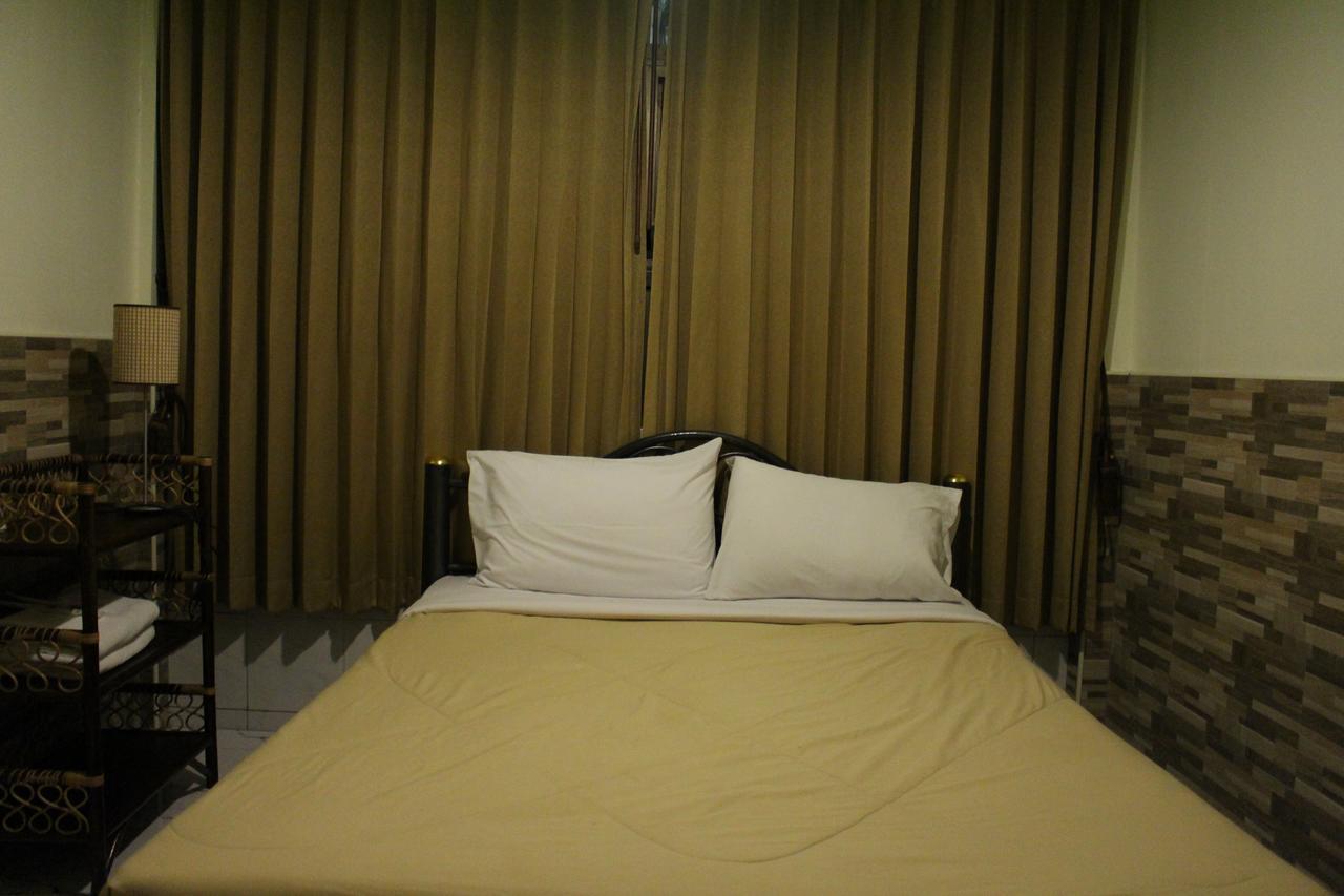 Samsen Sam Place Бангкок Экстерьер фото