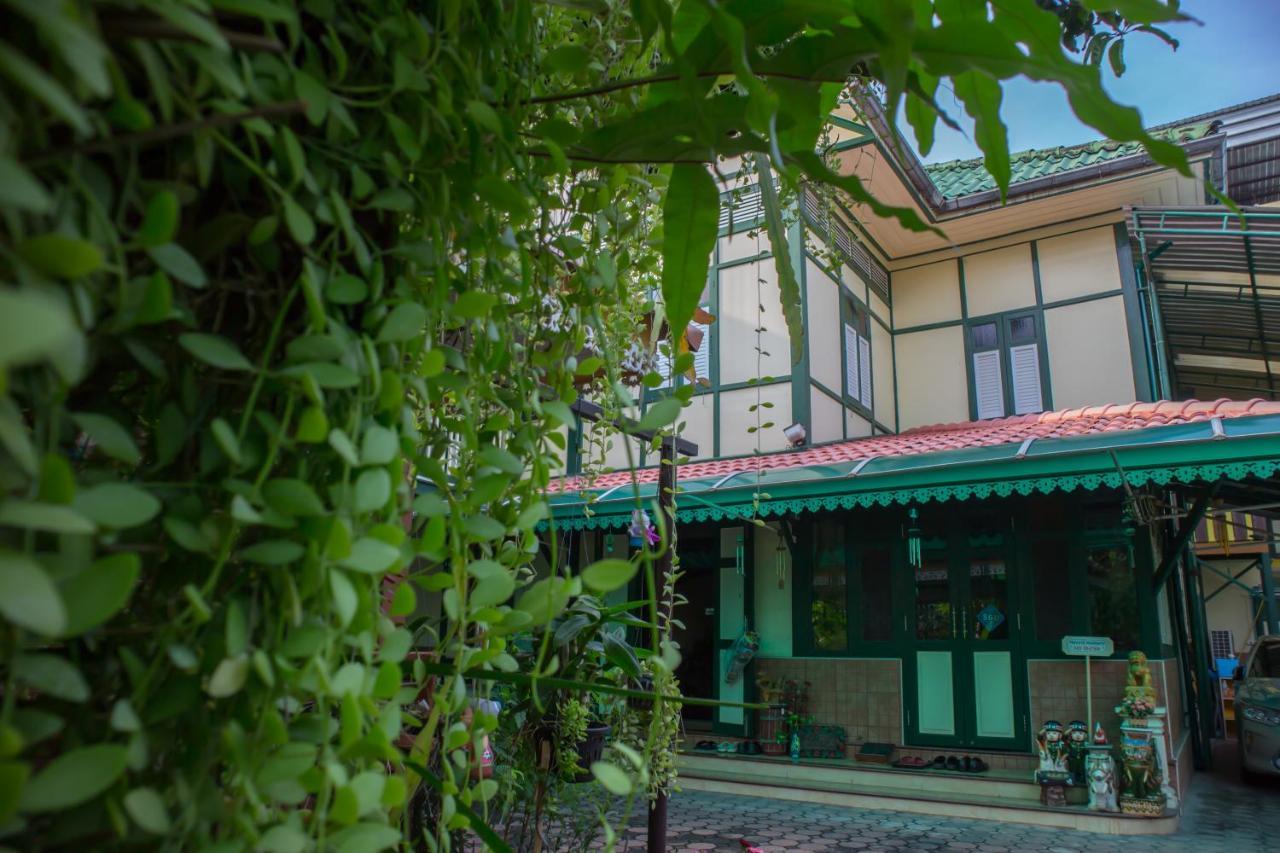 Samsen Sam Place Бангкок Экстерьер фото
