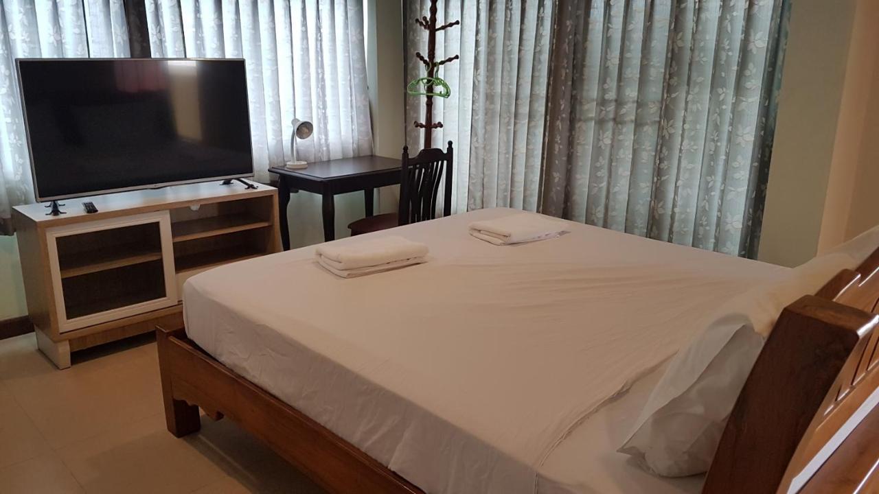 Samsen Sam Place Бангкок Экстерьер фото