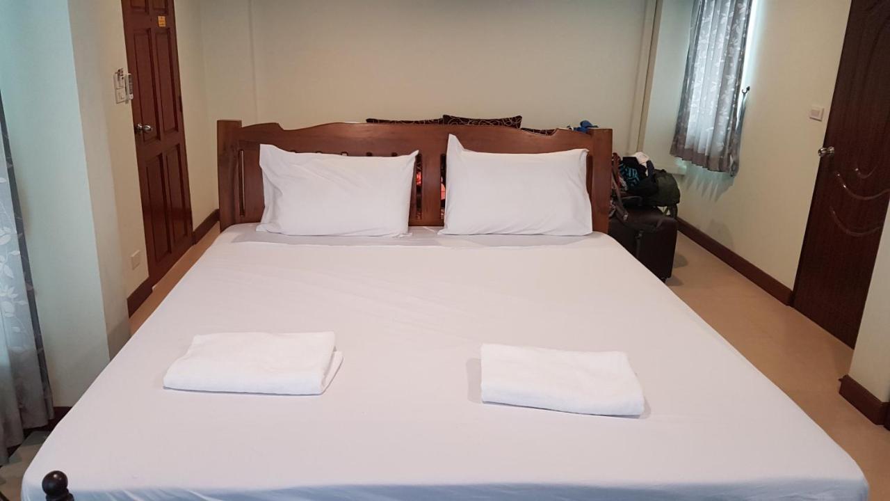 Samsen Sam Place Бангкок Экстерьер фото